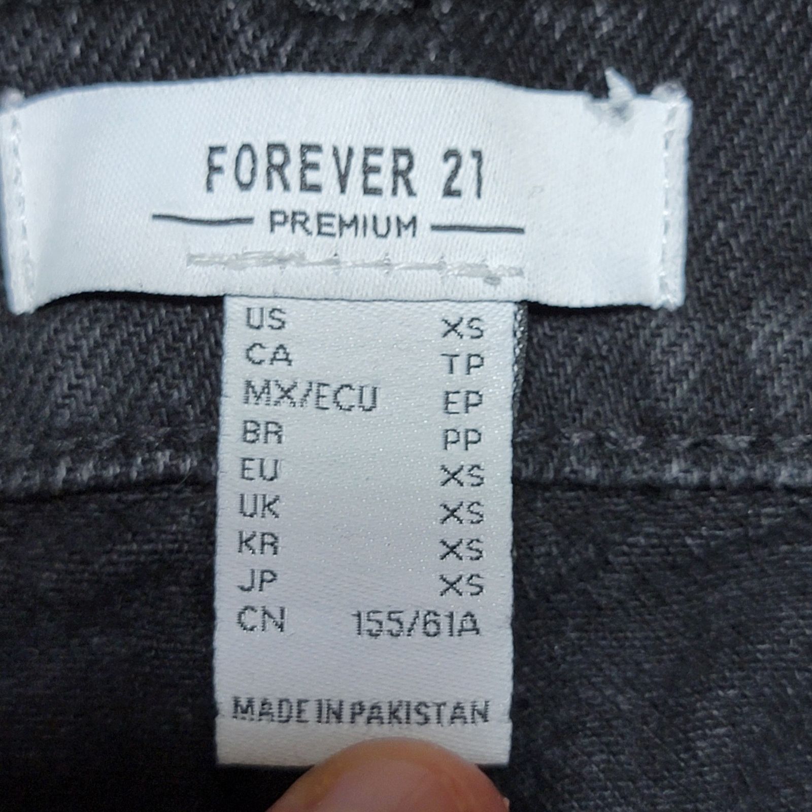 Forever 21 Forever 21 Cargo Wide Leg Black Denim Jeans - Size XS Size 22" - 5 Thumbnail