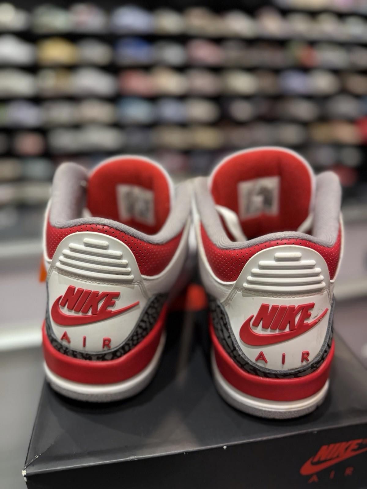 Jordan Brand Jordan 3 Retro Fire Red 2022 Size 9.5 Pre-Owned Pre-Owned Size US 9.5 / EU 42-43 - 12 Thumbnail
