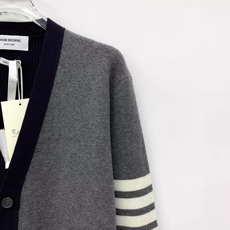 Thom Browne Thom browne Dark gray classic four-bar wool V-neck single-b Size US M / EU 48-50 / 2 - 3 Thumbnail