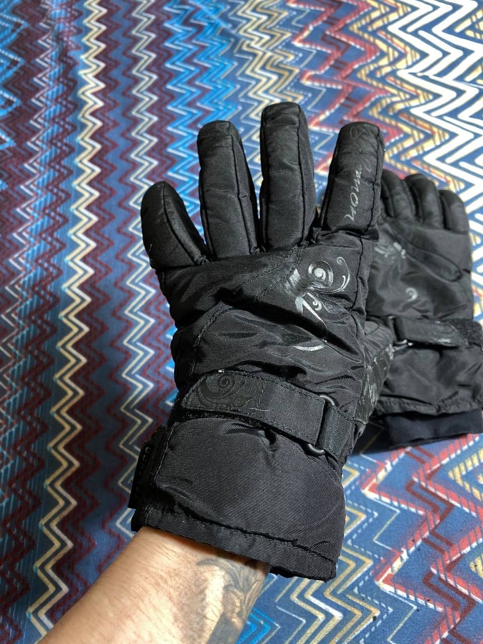 Salomon Gloves Salomon black Vintage streetwear Y2K Size ONE SIZE - 7 Thumbnail