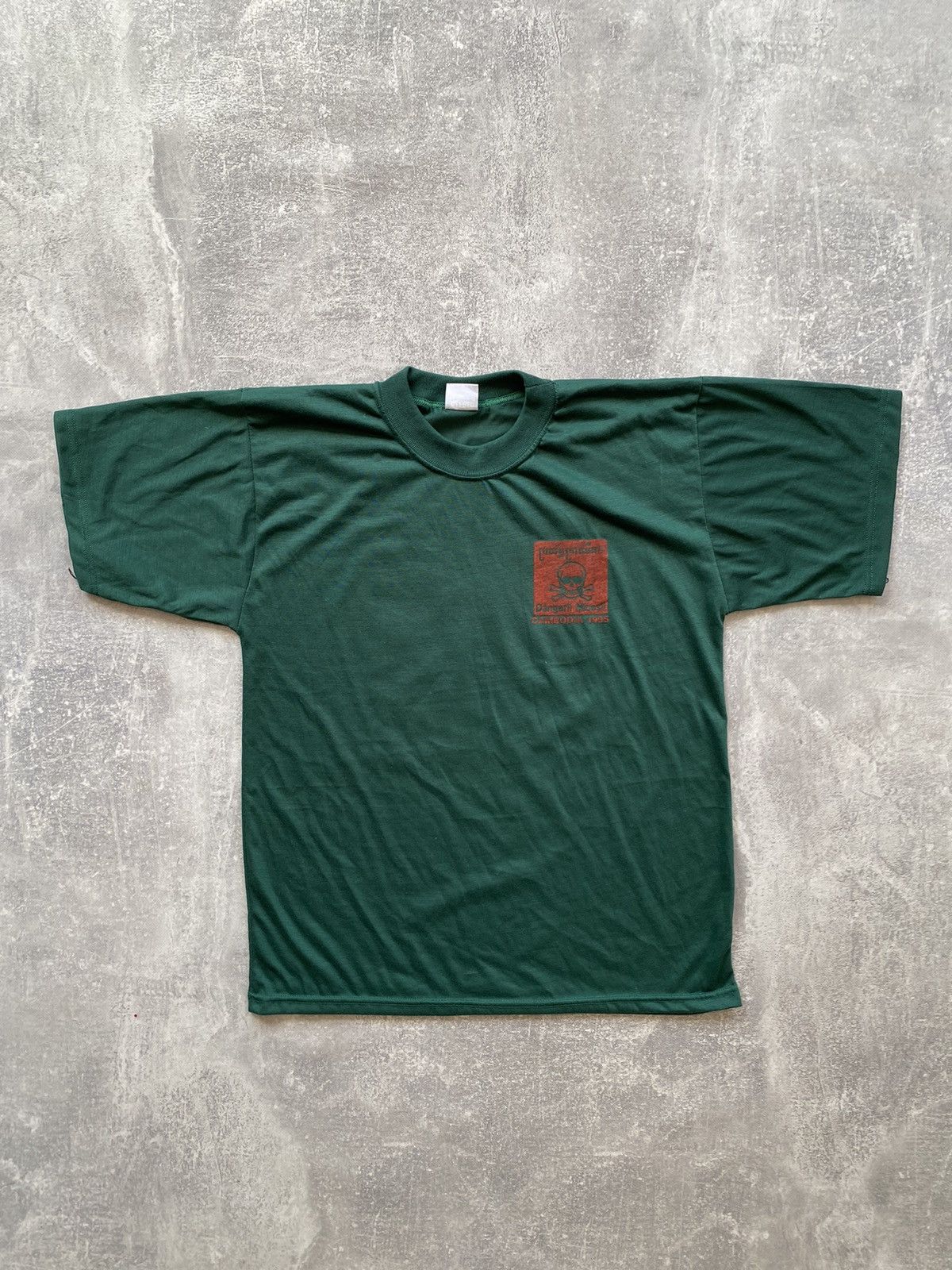Vintage Vintage 1995 Cambodia Danger! Mines! Skull T-shirt Size US L / EU 52-54 / 3 - 3 Thumbnail