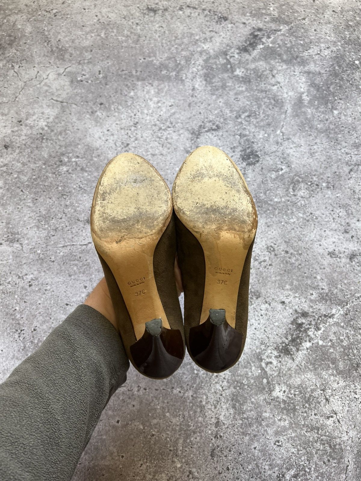 Gucci × Tom Ford × Vintage Vintage Gucci Olive Suede Heels Designer Italy Size US 7 / IT 37 - 9 Thumbnail
