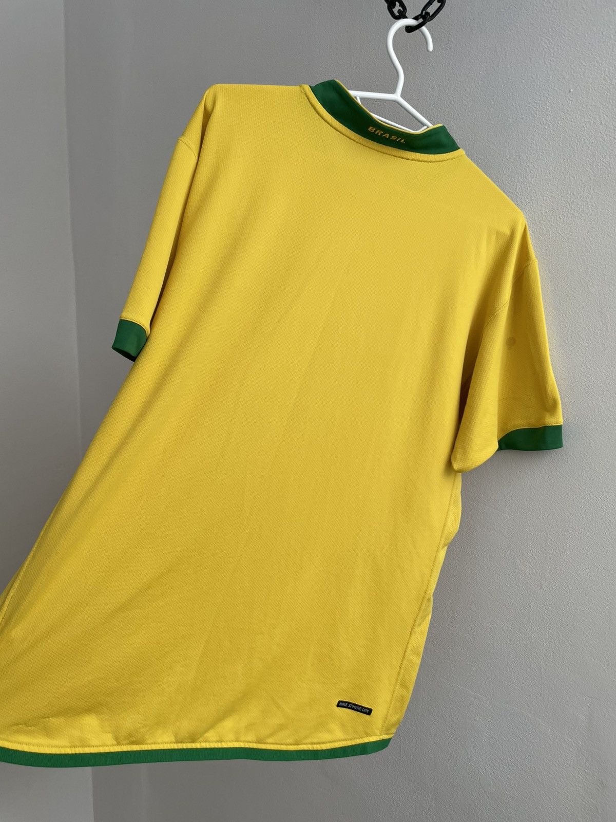 Nike Brazil 2006 2007 Home Football Shirt Soccer Jersey Nike Sz L Size US L / EU 52-54 / 3 - 17 Thumbnail