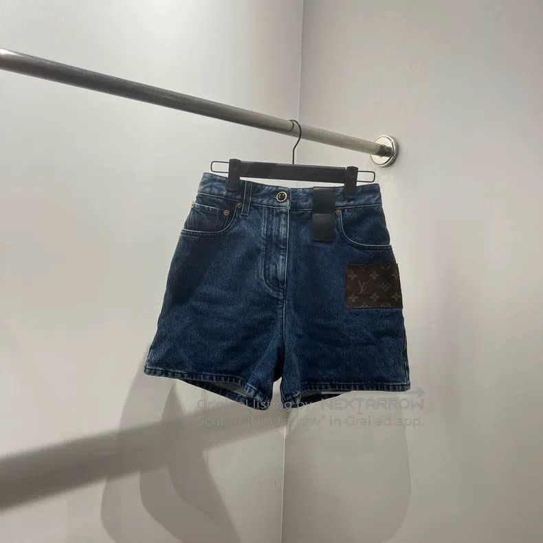 Louis Vuitton Louis Vuitton Logo washed high-waisted denim shorts Size US 34 / EU 50 - 1 Thumbnail