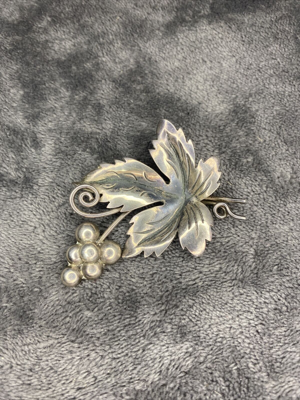 Other Sterling Silver 925 Art Nouveau Leaf Brooch Grape and Cable Size ONE SIZE - 1 Thumbnail
