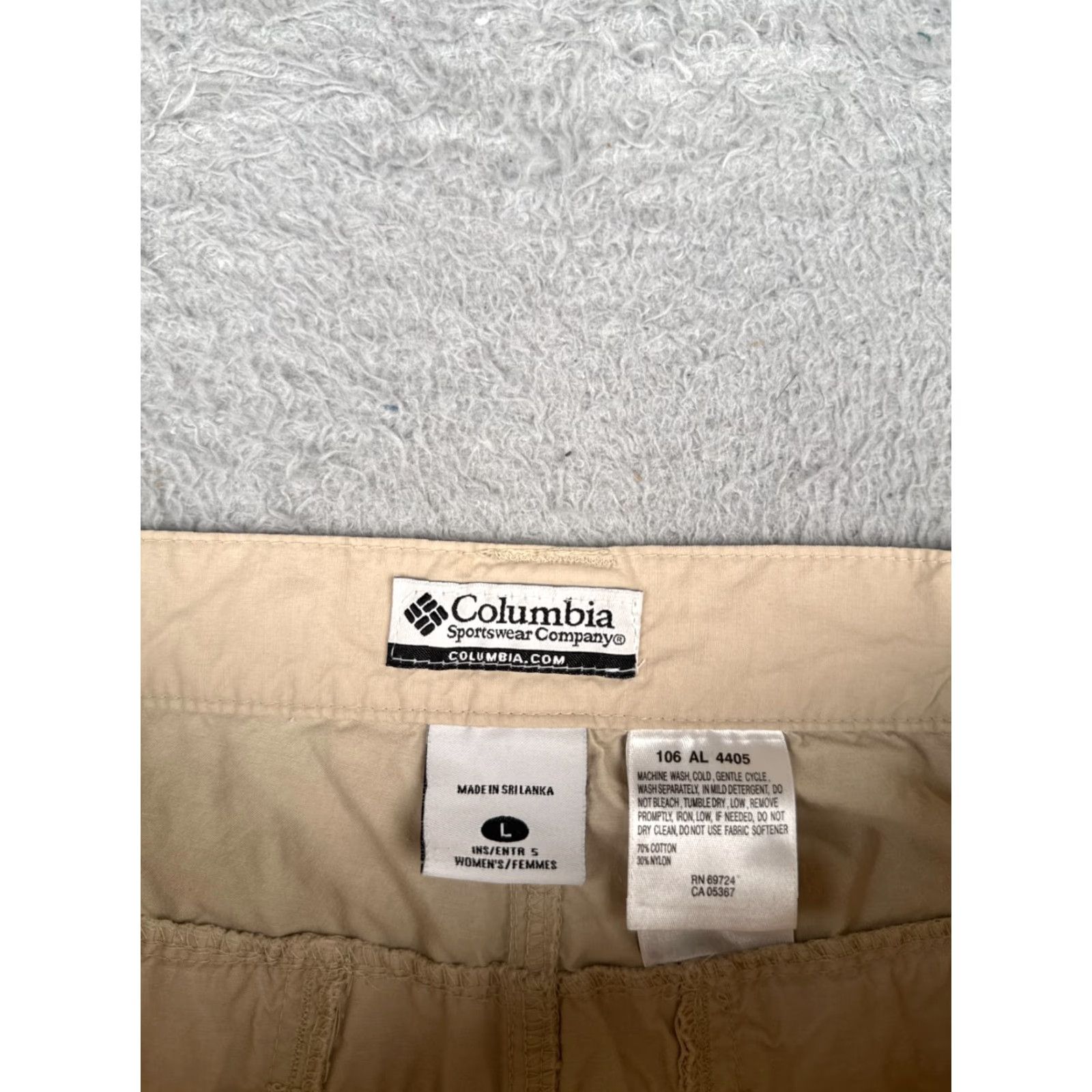 Vintage Columbia Shorts Women Large Beige Cargo Elastic Waist Cotton Nylon Blend 34x5 Cargo Pocket Logo 5 in Inseam Regular Vintage No Size 36" / US 14 / IT 50 - 7 Thumbnail