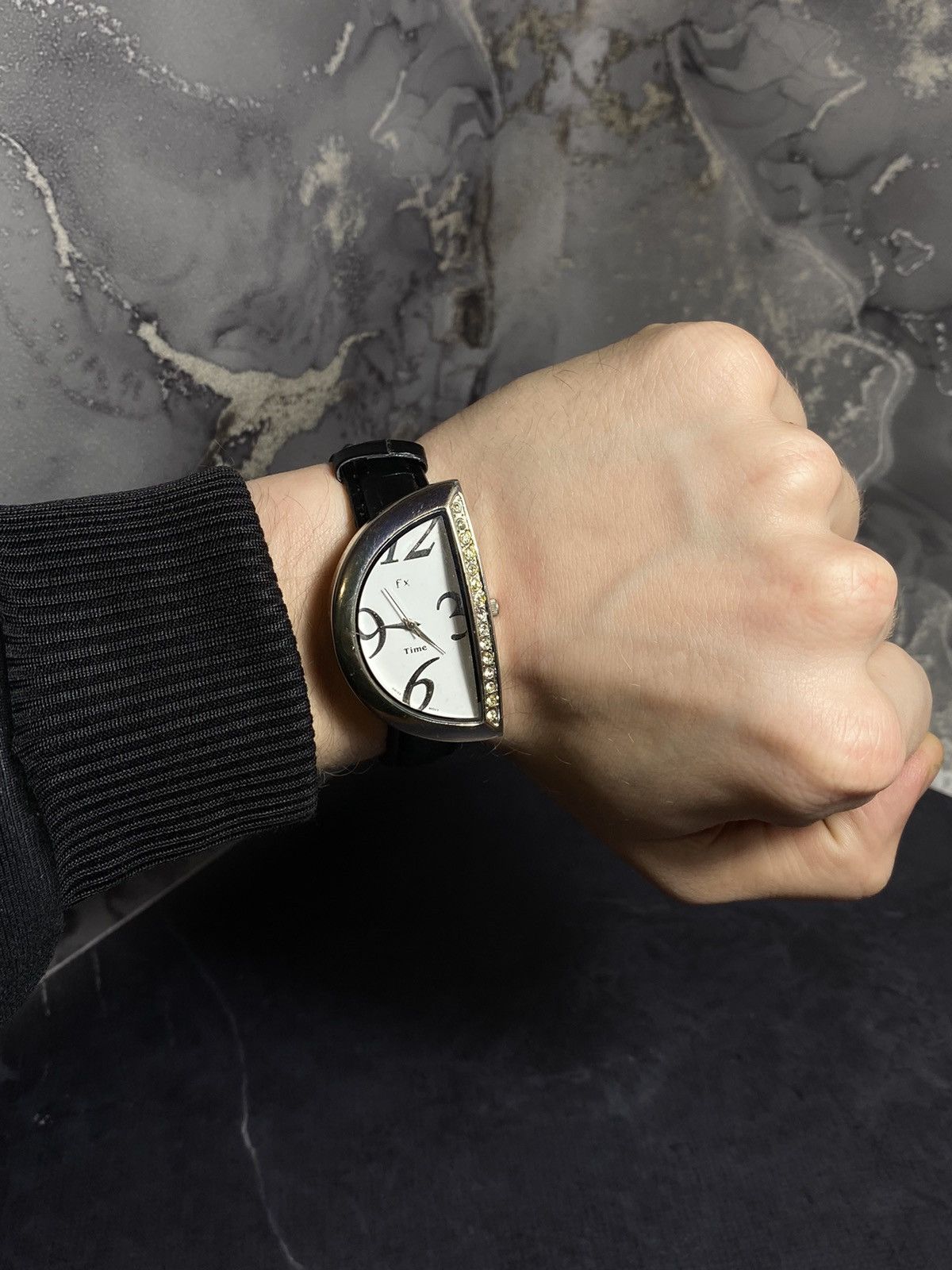 Japanese Brand Asymmetrical watches with crystals, Japanese brand Size ONE SIZE - 2 Thumbnail