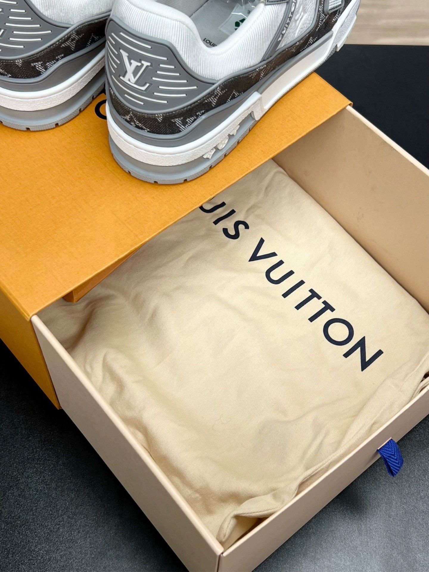 Louis Vuitton lv trainer gray and white sneakers uk7 Size US 7 / EU 40 - 9 Thumbnail