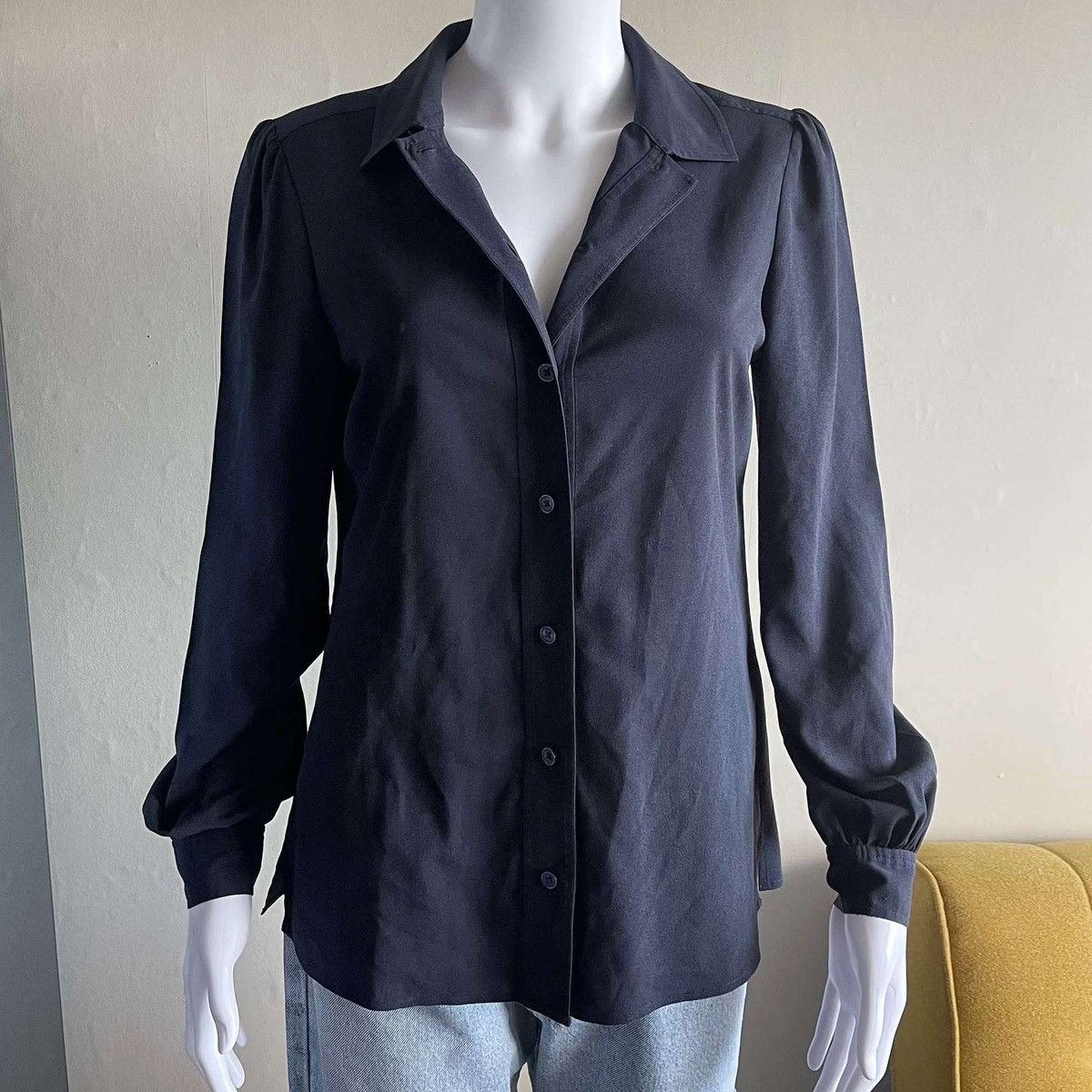 Tory Burch Tory Burch Lightweight Shirt Size XS / US 0-2 / IT 36-38 - 1 Thumbnail