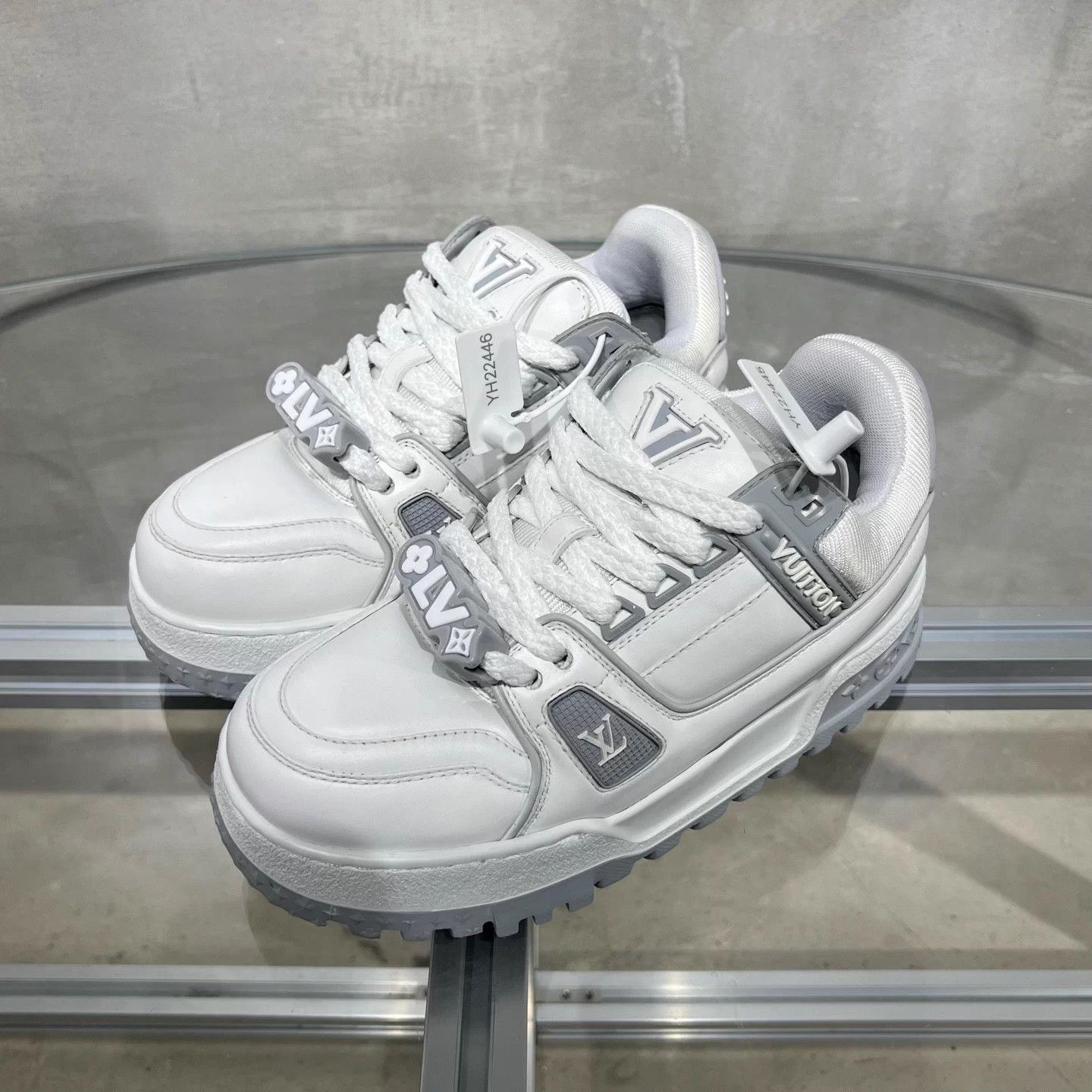 Louis Vuitton Louis Vuitton Trainer Gray White 35.5 Size US 4.5 / IT 34.5 - 2 Thumbnail