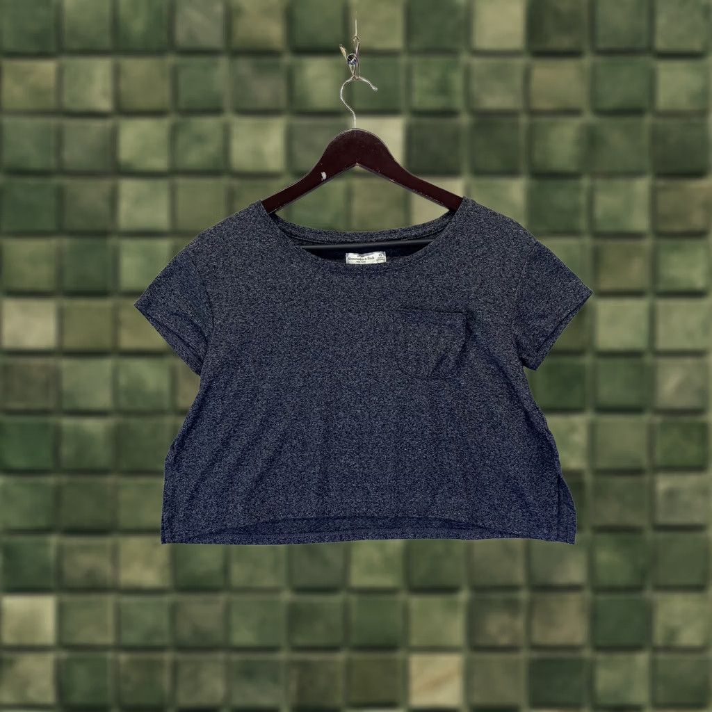 Abercrombie & Fitch Abercrombie & Fitch Heather Gray Pocket Front Crop T Shirt Teens Womens XS-10578 Size XS / US 0-2 / IT 36-38 - 1 Thumbnail