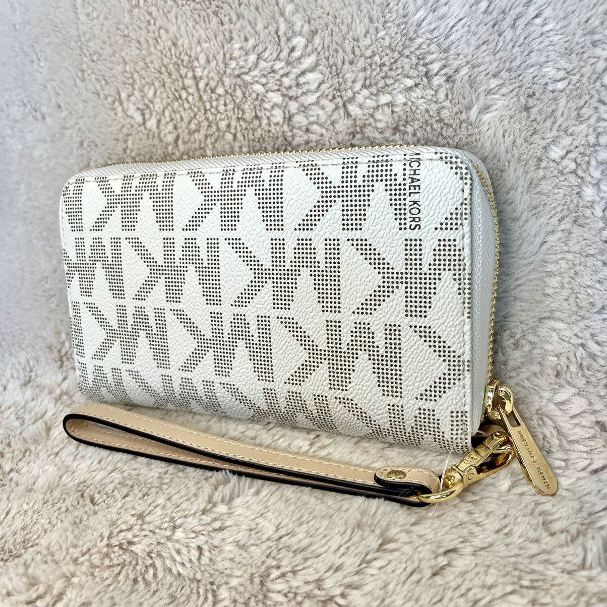 Michael Kors NWT Michael Kors Jet Set Large Wristlet Wallet Phone Case Size ONE SIZE - 4 Thumbnail