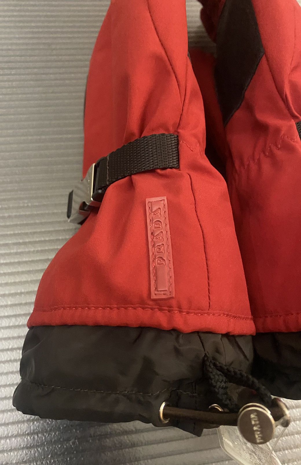 Prada Prada red techno blk deerskin buckled ski gloves 8.5 NWT Size ONE SIZE - 10 Thumbnail