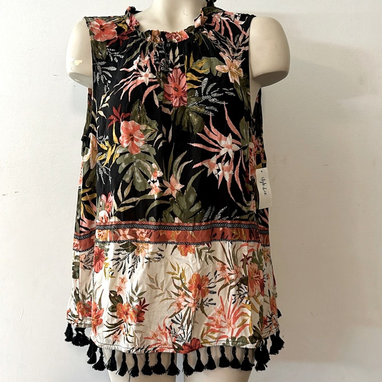 Other Bohemian blouse XL Style Co. tassel bottom NWT Size XL / US 12-14 / IT 48-50 - 1 Thumbnail