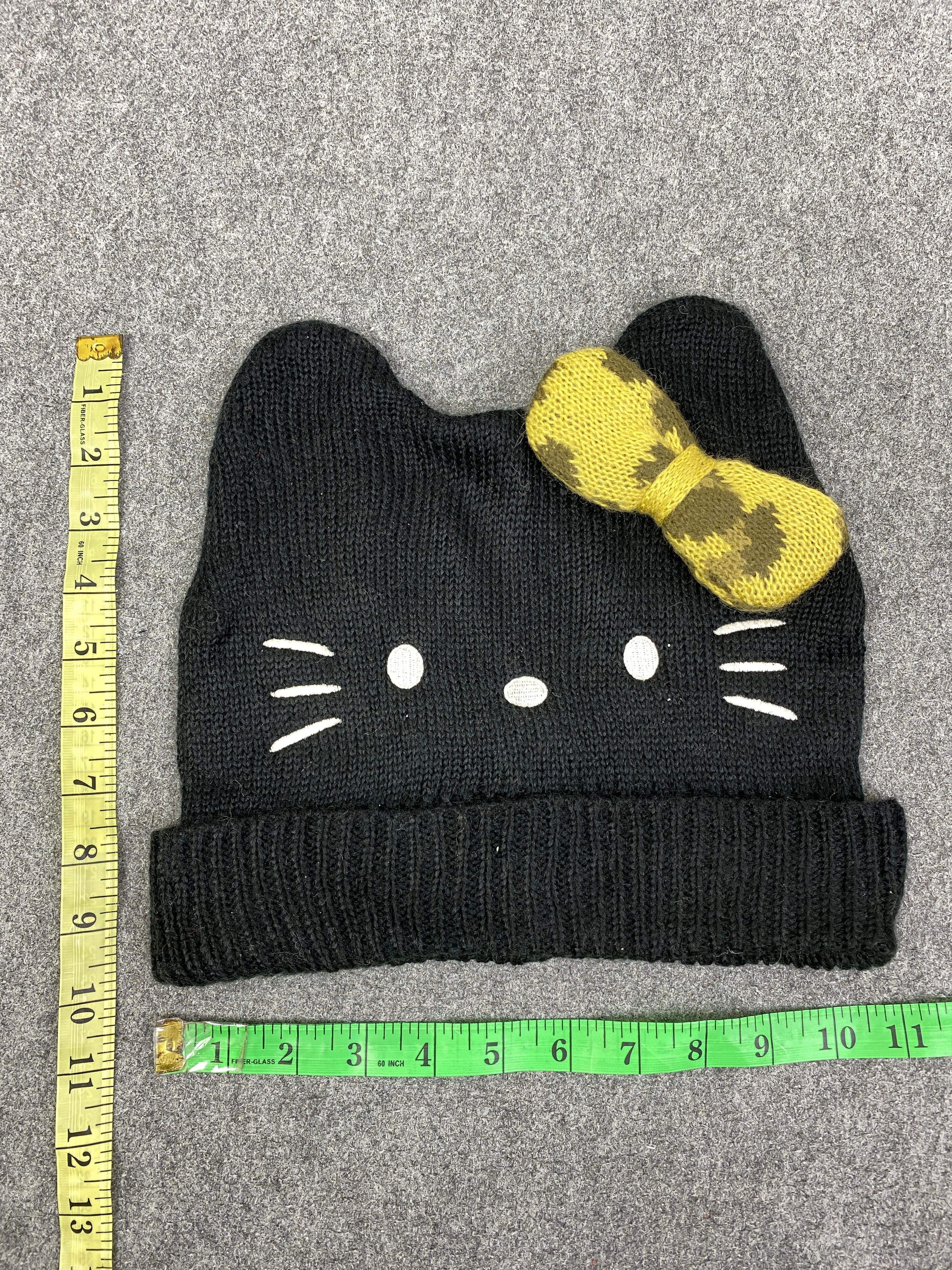 Hello Kitty Beanie / Winter Hat / Snow Cap BA0091