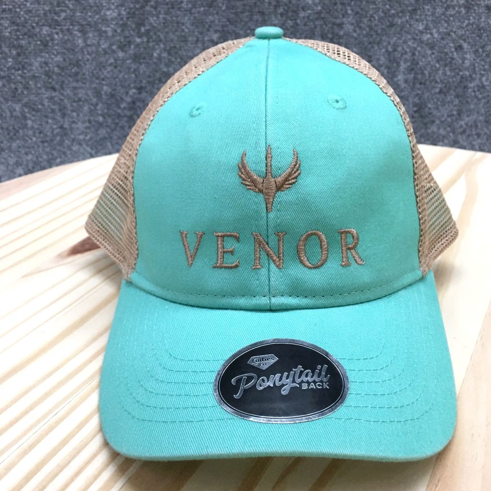 Logo 7 Outdoor Cap Trucker Hat Womens Green OS Curved Brim Embroidered Logo Size ONE SIZE - 2 Thumbnail