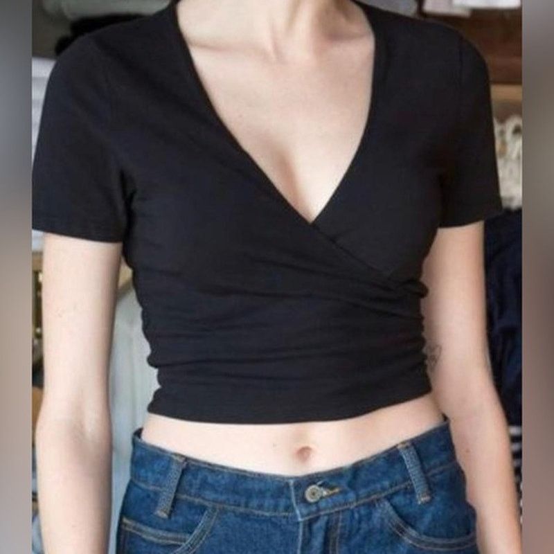 Brandy Melville Brandy Melville T-shirt tie top Size ONE SIZE - 1 Thumbnail