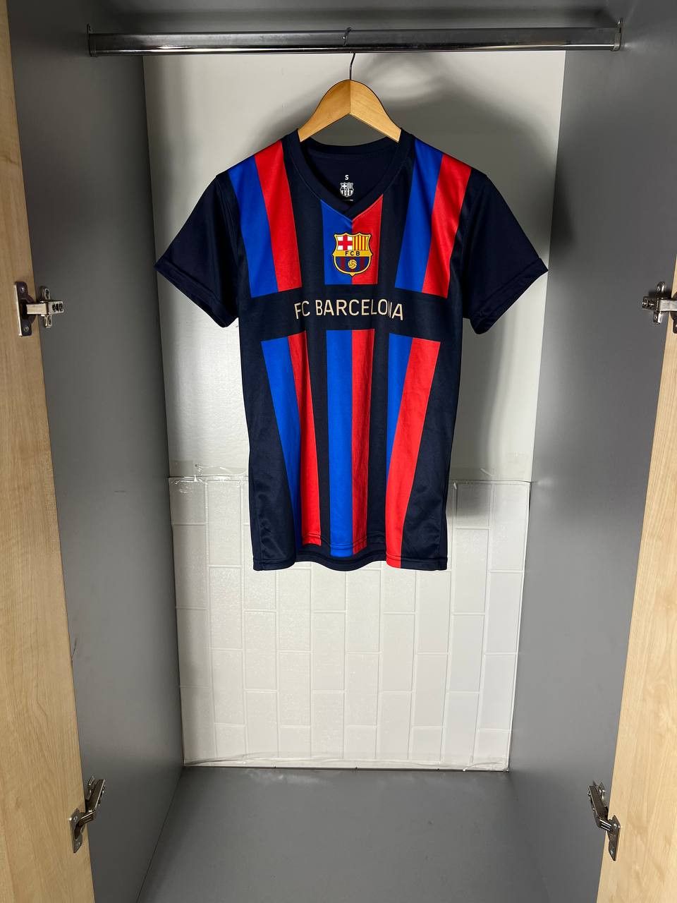 Vintage VERY RARE FC BARCELONA SPAIN SOCCER JERSRY RETRO Y2K 90s Size US S / EU 44-46 / 1 - 1 Thumbnail