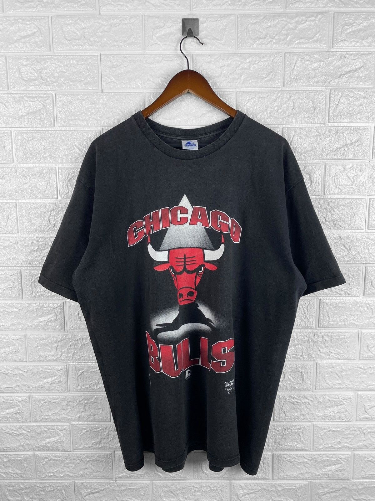 NBA Vintage Starter Chicago Bulls NBA 90s t-shirt Size US XL / EU 56 / 4 - 1 Thumbnail
