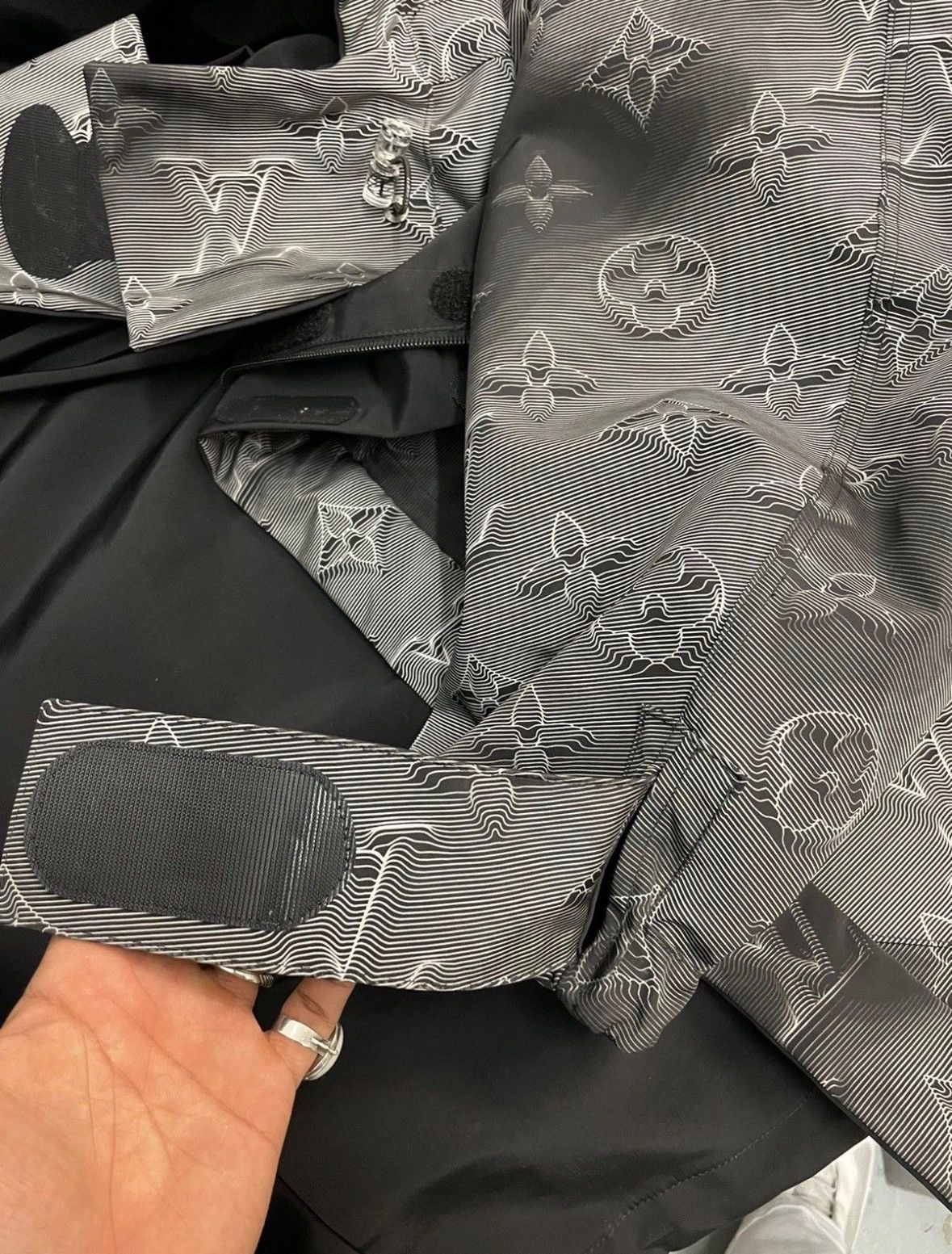 Louis Vuitton Louis Vuitton Grey 2054 Reversible Monogram Jacket Size US M / EU 48-50 / 2 - 7 Thumbnail