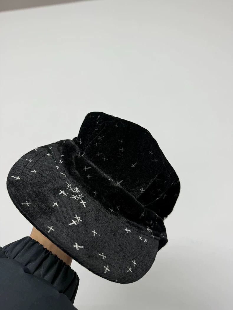 Undercover UNDERCOVERWitch period cross velvet hat 2502-Nextarrow Size ONE SIZE - 6 Thumbnail