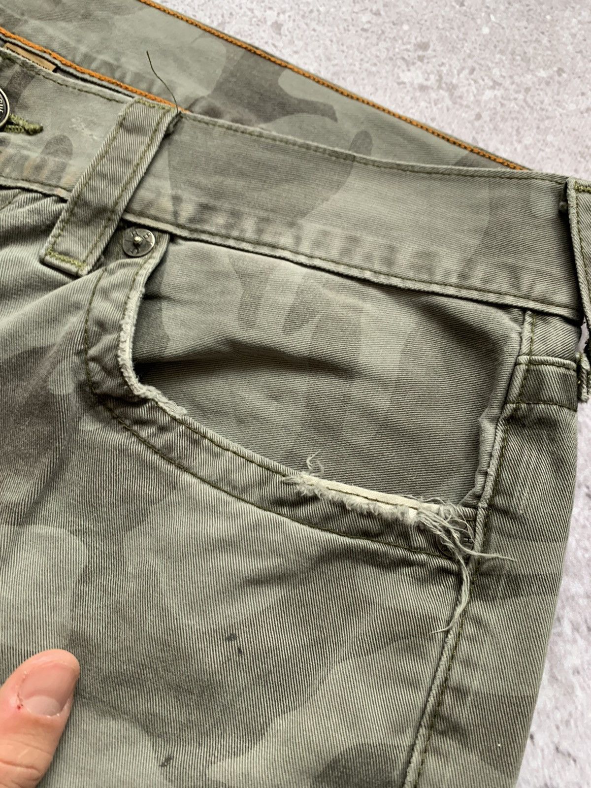 True Religion 🔥CRAZY TRUE RELIGION DISTRESSED CAMO PANTS Y2K Size US 36 / EU 52 - 9 Thumbnail
