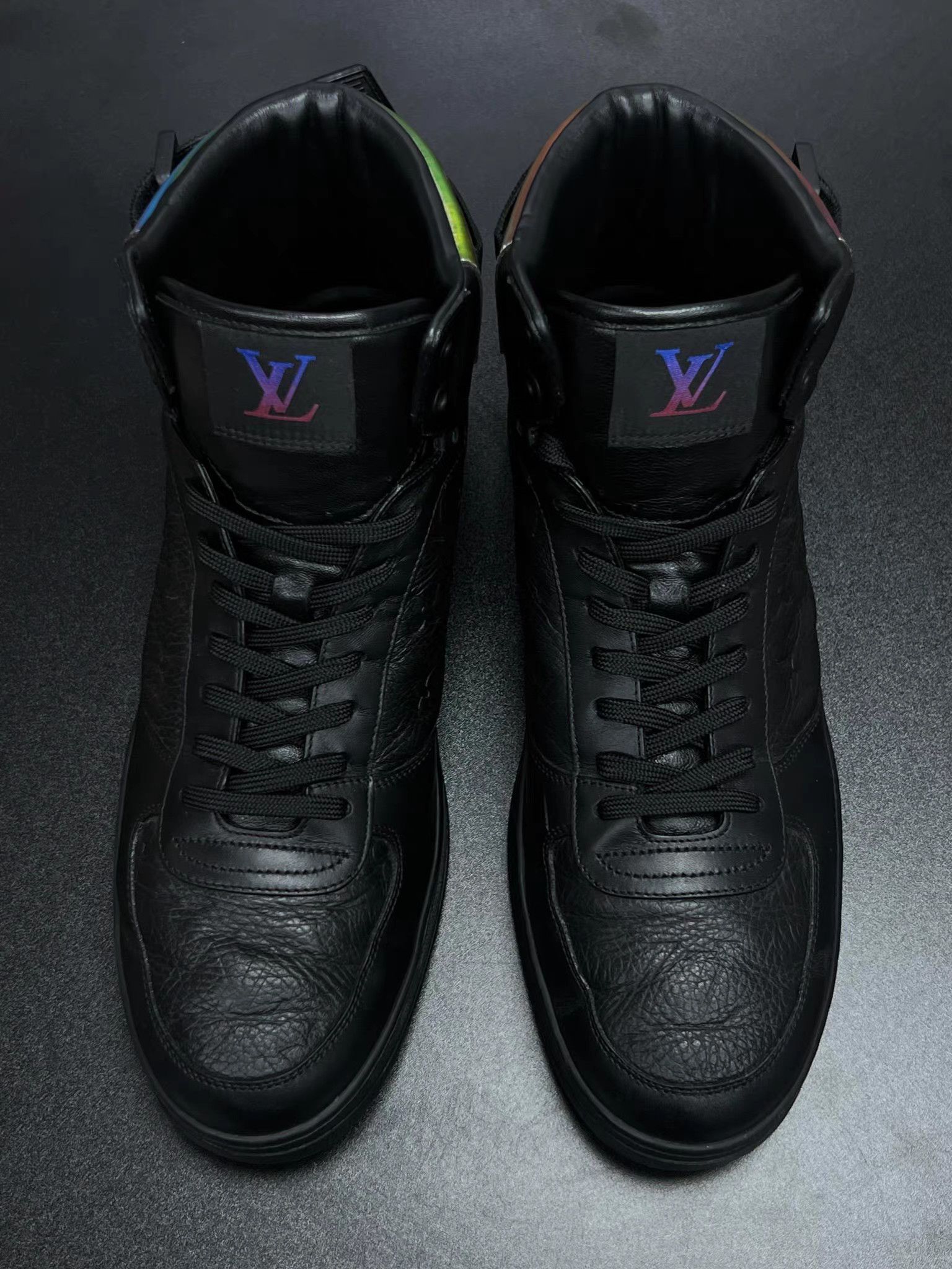 Louis Vuitton LV RIVOLI Monogram Embossed High-Top Sneakers K15 Size US 9 / EU 42 - 3 Thumbnail