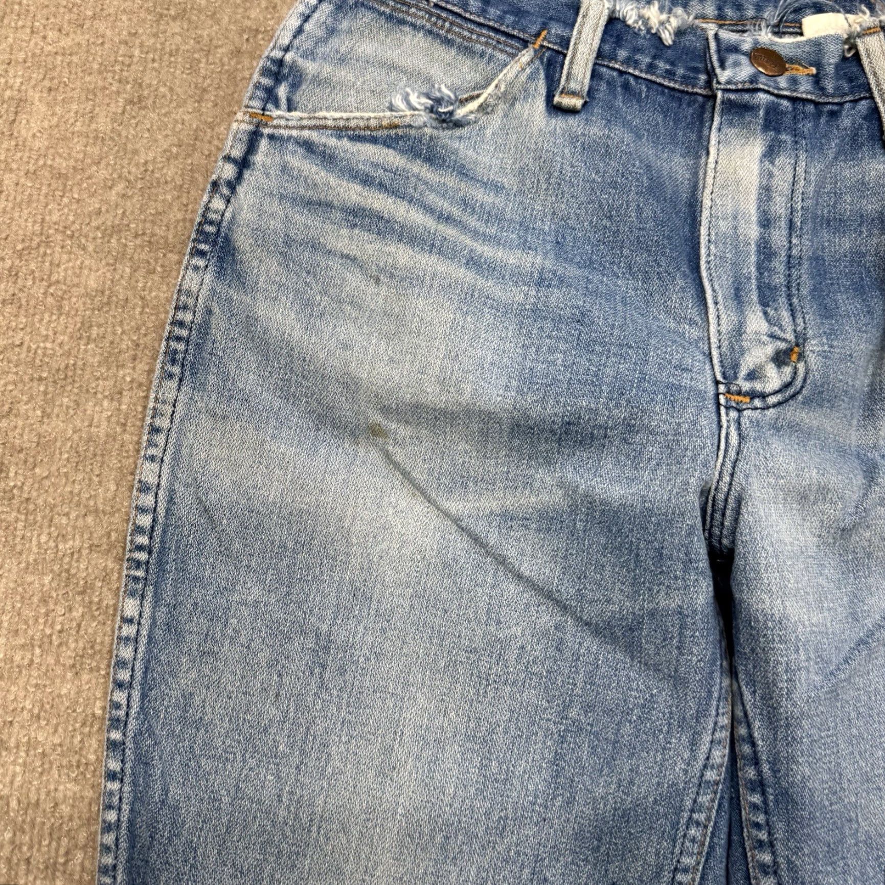 Wrangler VINTAGE Wrangler Jeans Mens 26x29 Denim USA Made Bell Bottom Flared 70s Distressed Pockets Wrangler Retro 945 Jeans Mens Jeans Blue 26x29 Size US 26 / EU 42 - 4 Thumbnail