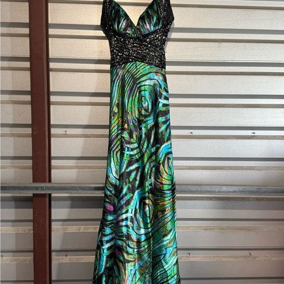 Designer NWT Windsor Black and Green Swirl Maxi Dress Sz 6 Size M / US 6-8 / IT 42-44 - 1 Thumbnail