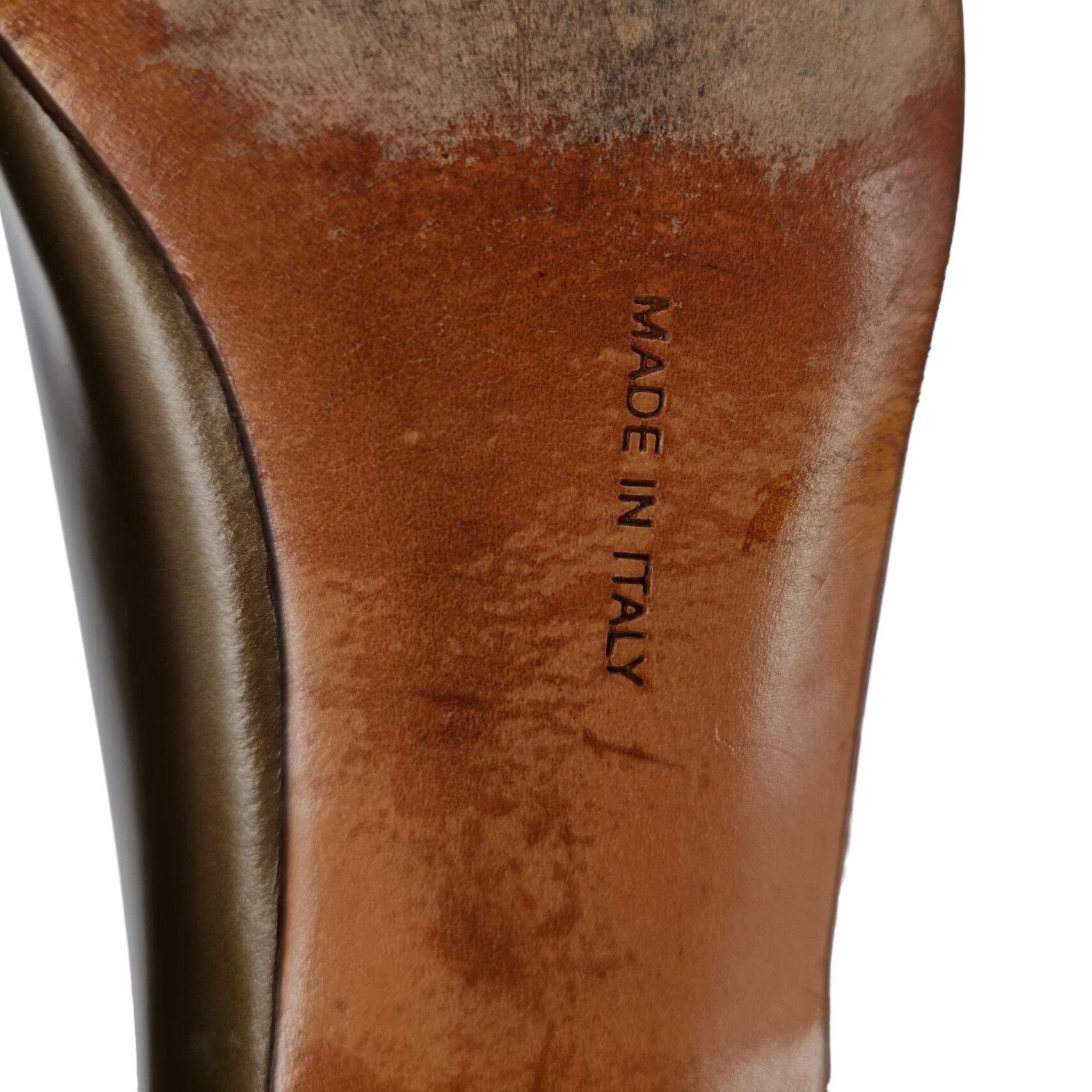 Salvatore Ferragamo Vintage Salvatore Ferragamo Bronze Vara Bow Pumps Womens 8.5 Size US 8.5 / IT 38.5 - 12 Thumbnail