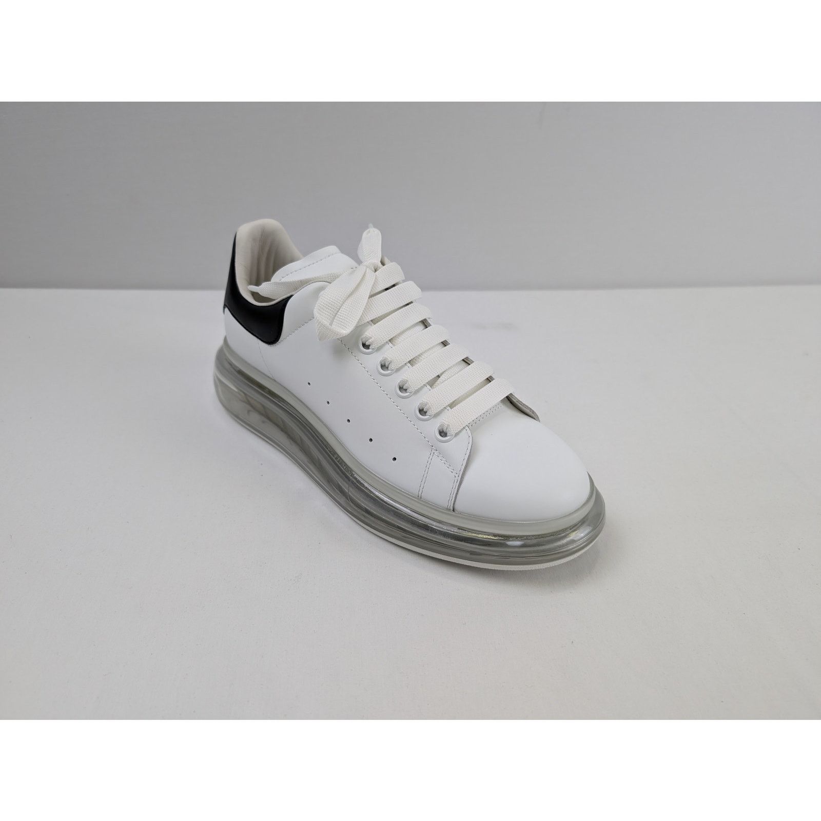 Alexander McQueen o1rshd1 Larry Sneakers in White/Black Size US 6 / EU 39 - 3 Thumbnail