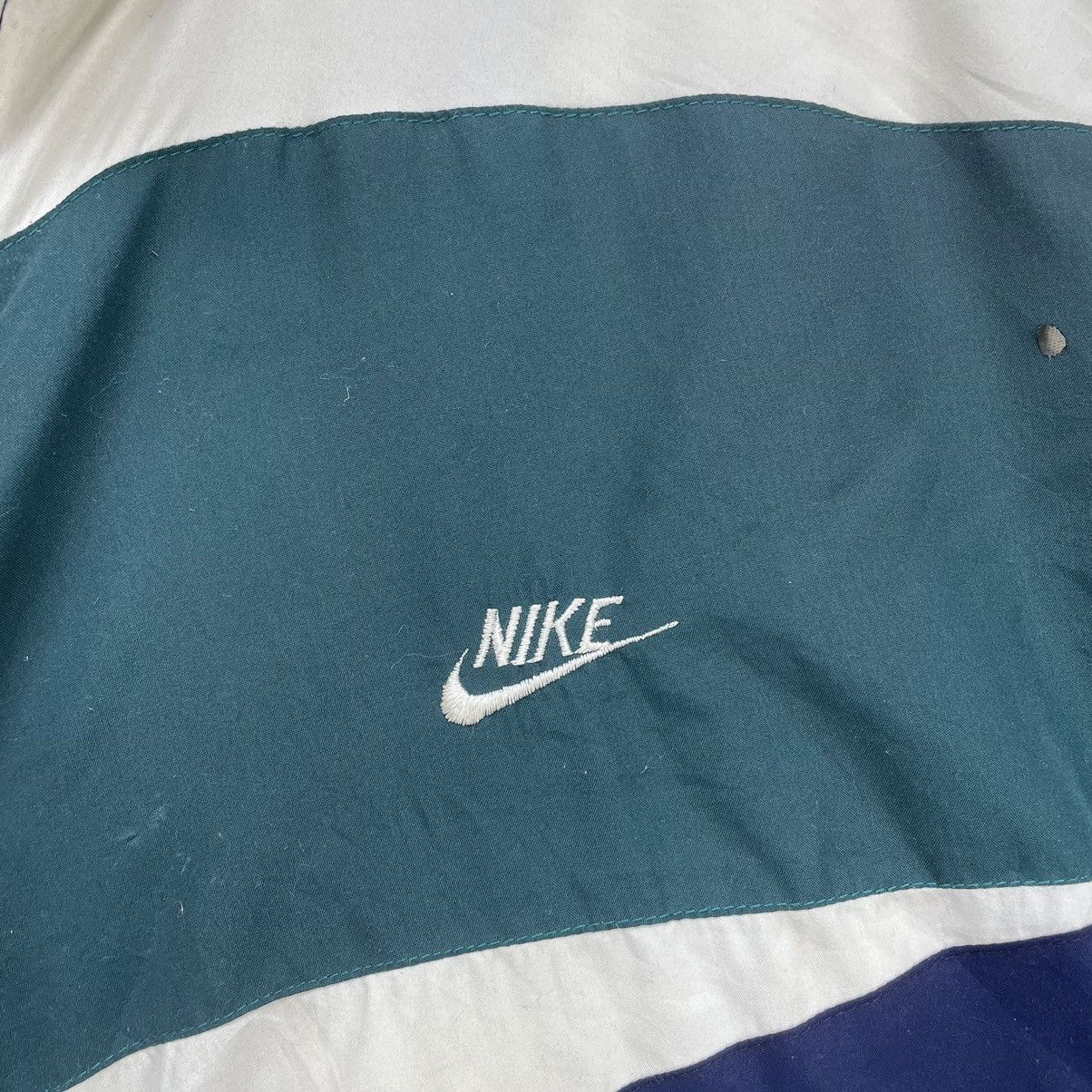 Vintage Vintage Nike Big Swosh Side Tape Jacket Size US L / EU 52-54 / 3 - 5 Thumbnail