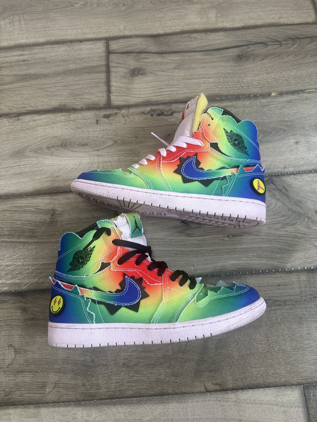 J Balvin × Jordan Brand J Balvin Jordan 1s Size US 10 / EU 43 - 1 Thumbnail