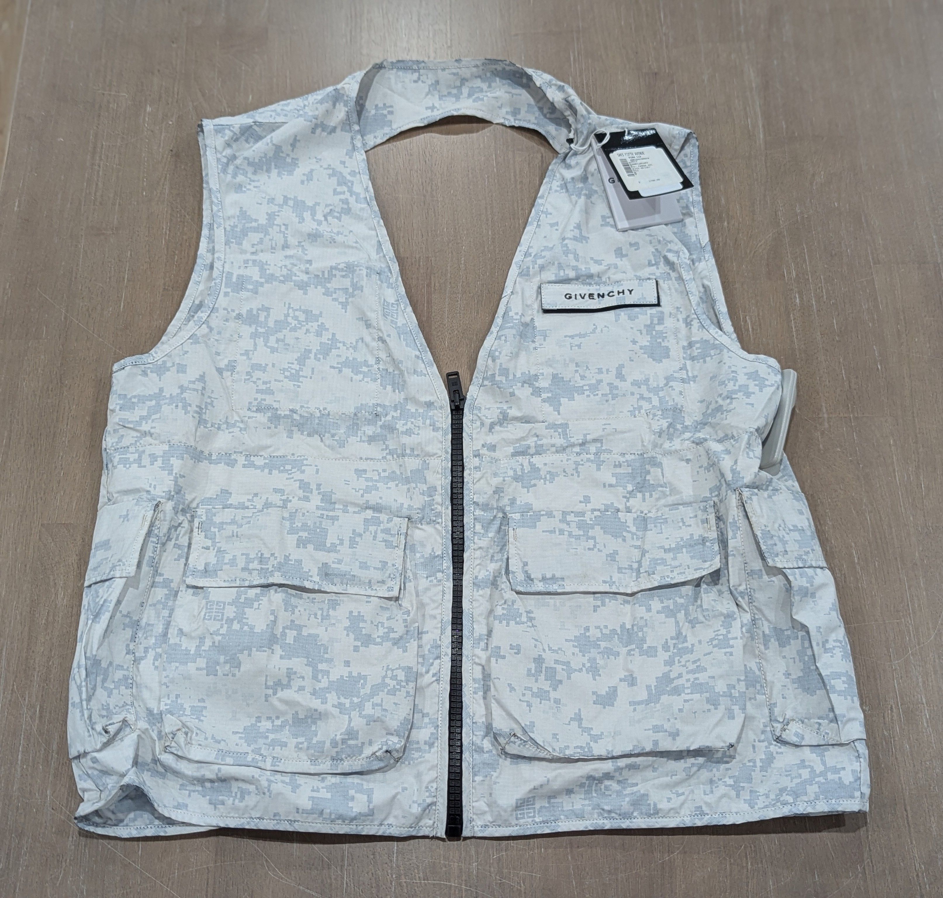 Givenchy GIVENCHY Lightweight V-Cargo Vest Gray 50 Size US M / EU 48-50 / 2 - 1 Thumbnail