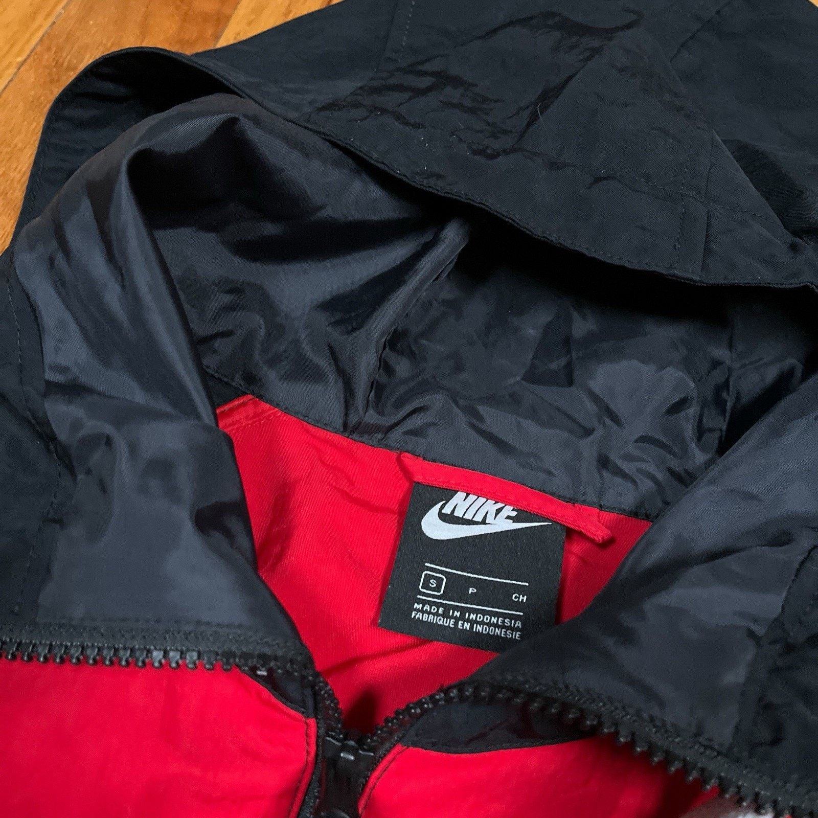 Nike Nike Air Anorak 1/4 Zip Hooded Red Black Small Nylon Jacket Size US S / EU 44-46 / 1 - 3 Thumbnail