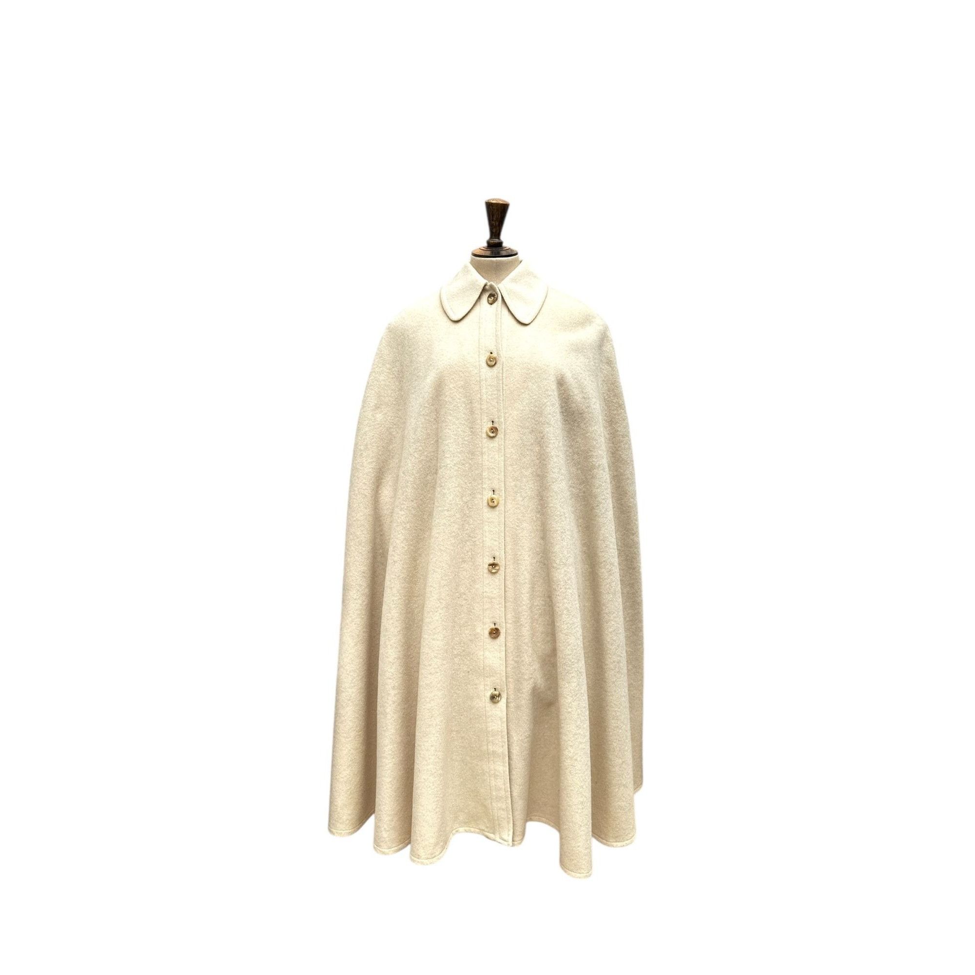 Yves Saint Laurent 1970s Ecru Wool Cape Size M / US 6-8 / IT 42-44 - 2 Thumbnail