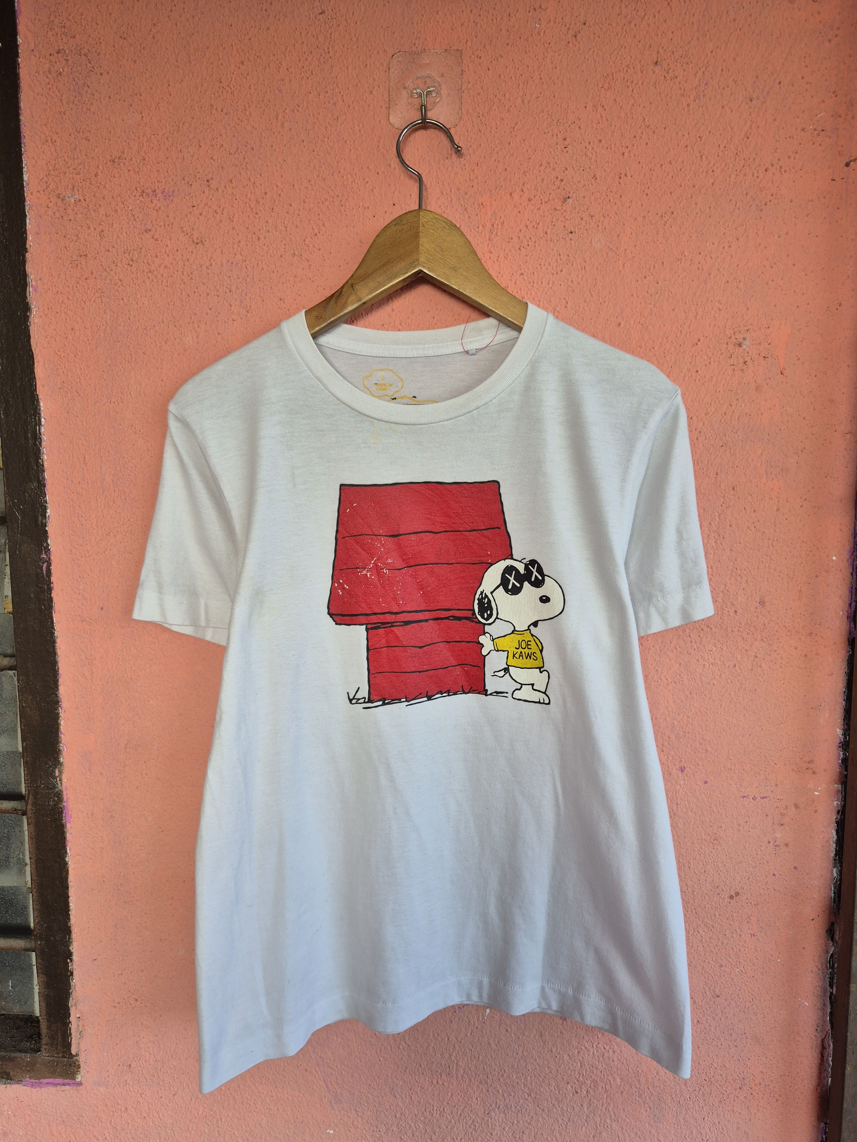 Kaws × Peanuts × Uniqlo 🔥 Uniqlo Kaws Peanuts Snoopy Cartoon Tee Size US S / EU 44-46 / 1 - 1 Thumbnail