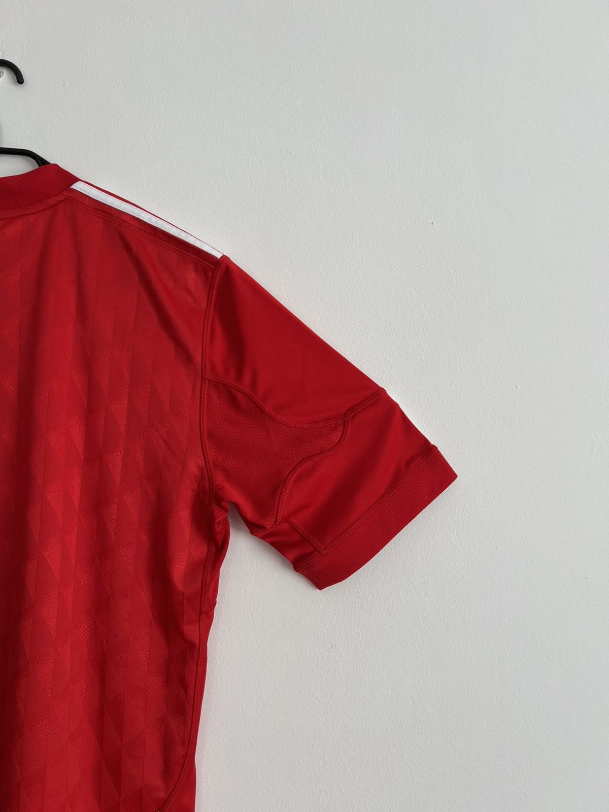 Adidas Vintage Liverpool 2010/12 Adidas Soccer Jersey XL size Size US XL / EU 56 / 4 - 7 Thumbnail