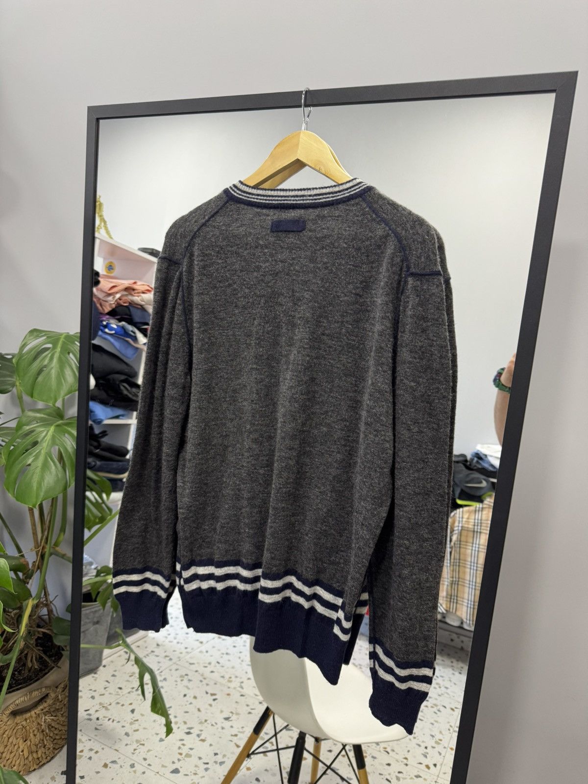 Dolce & Gabbana Dolce & Gabbana v-neck sweater size XL Size US XL / EU 56 / 4 - 9 Thumbnail