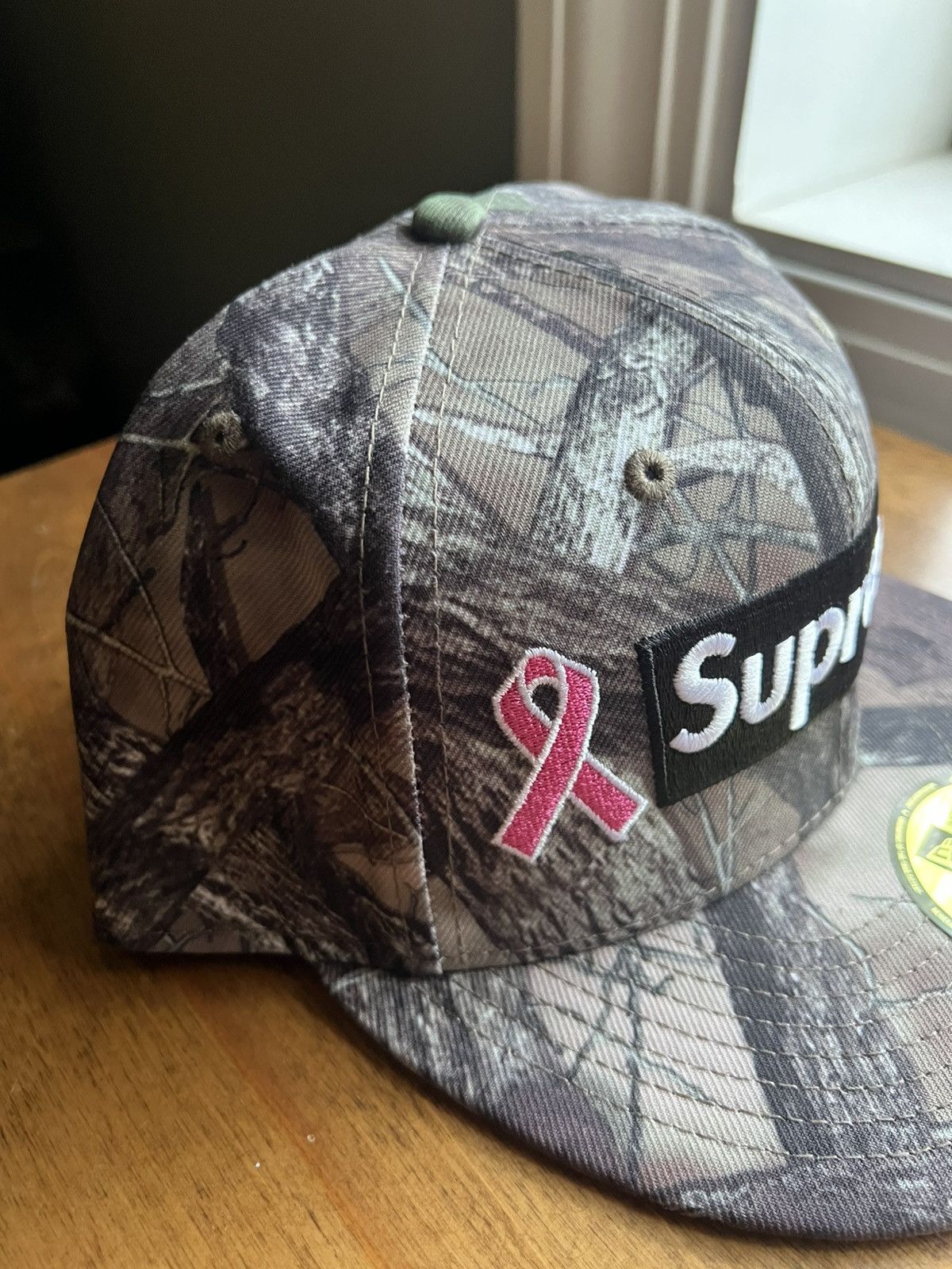 New Era × Supreme 7 3/4 Supreme FW25 Breast Cancer Awareness Box Logo Hat Camo Size ONE SIZE - 5 Thumbnail