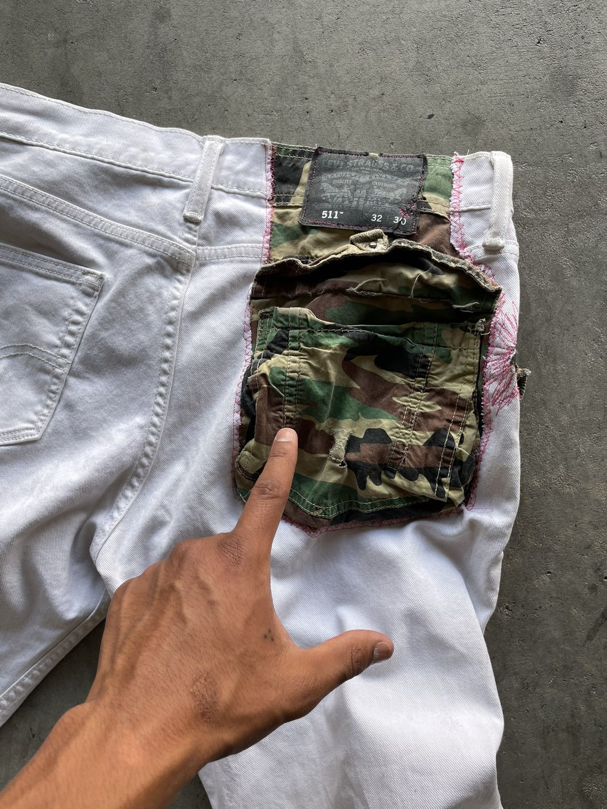 Levi's Custom 1of1 White X Camo flared Jeans Size US 33 - 3 Thumbnail