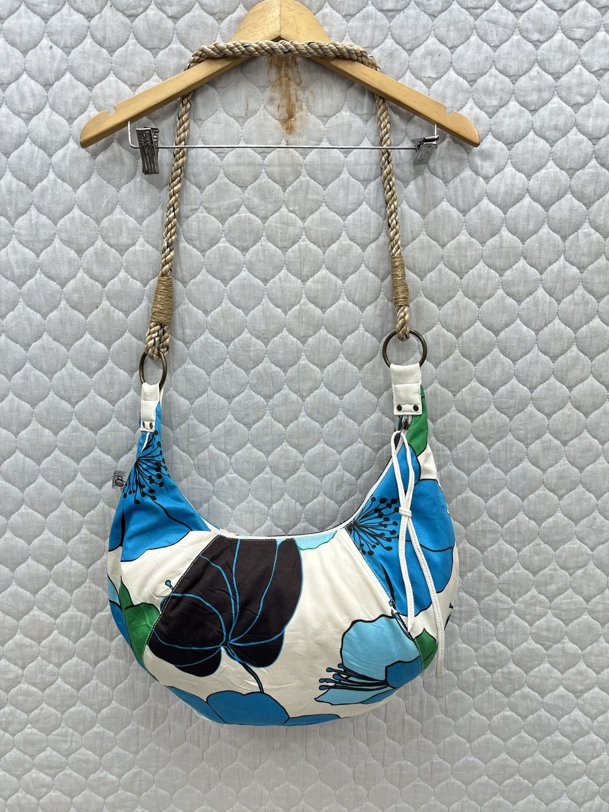 Ocean Pacific 🔥🔥🔥STEALS OCEAN PACIFIC FLORAL SLING BAG Size ONE SIZE - 1 Thumbnail
