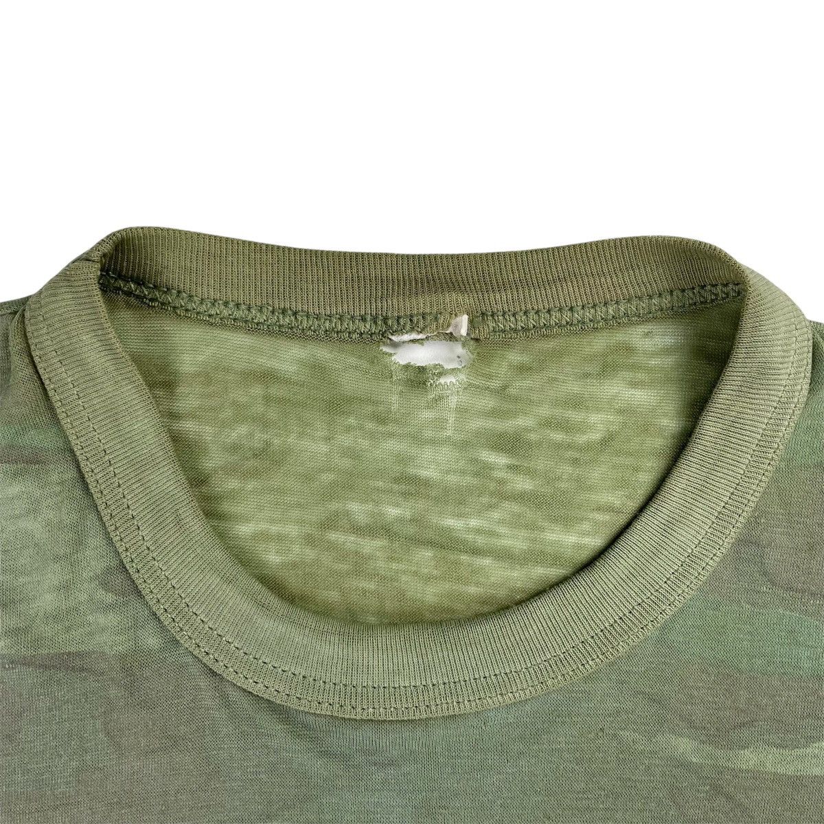 Vintage VINTAGE 70'S CAMO POCKET T-SHIRT Size US L / EU 52-54 / 3 - 4 Thumbnail