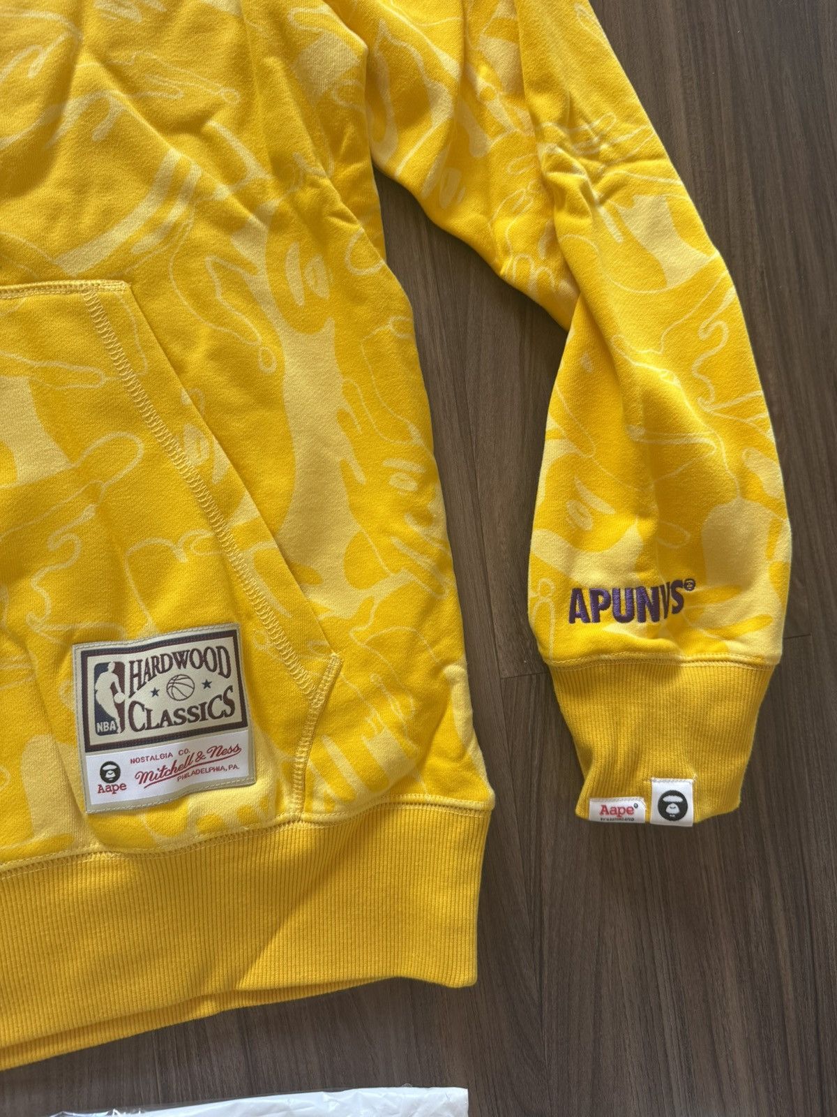 Bape × Mitchell & Ness × NBA AAPE By A Bathing Ape Lakers Hoodie Yellow Camo XL NBA MN Size US XL / EU 56 / 4 - 3 Thumbnail