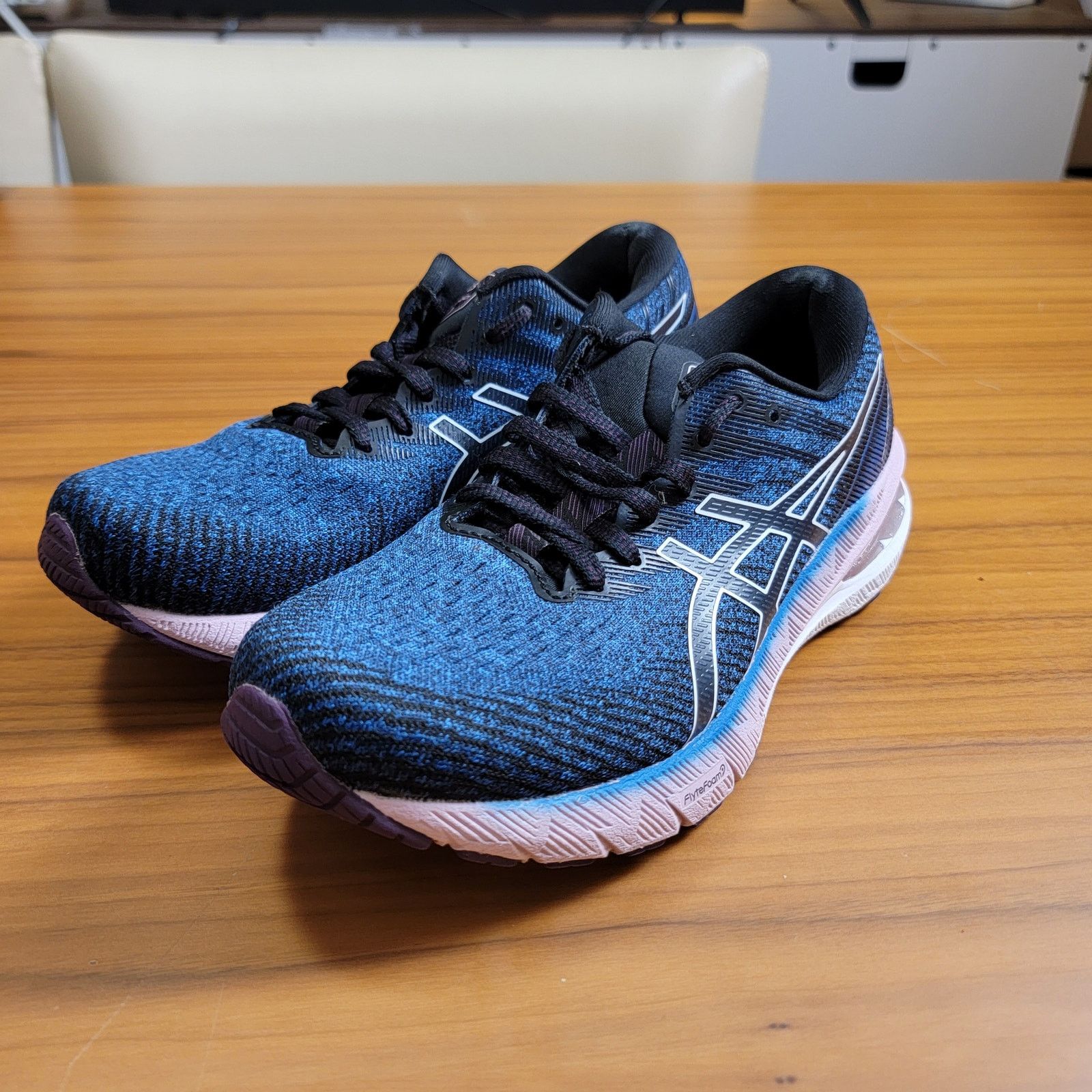 Asics ASICS Wmns GT 2000 10 Lake Drive White Sz 7.5 1012B045 402 Size US 7.5 / IT 37.5 - 1 Thumbnail