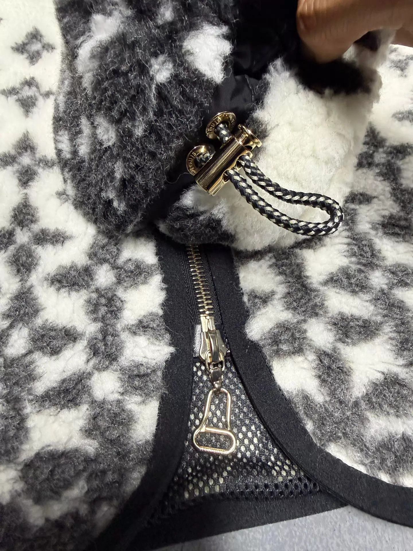 Louis Vuitton Louis Vuitton Teddy 25 B&W Panda Ombre Allover 36 99 New Size XS / US 0-2 / IT 36-38 - 3 Thumbnail