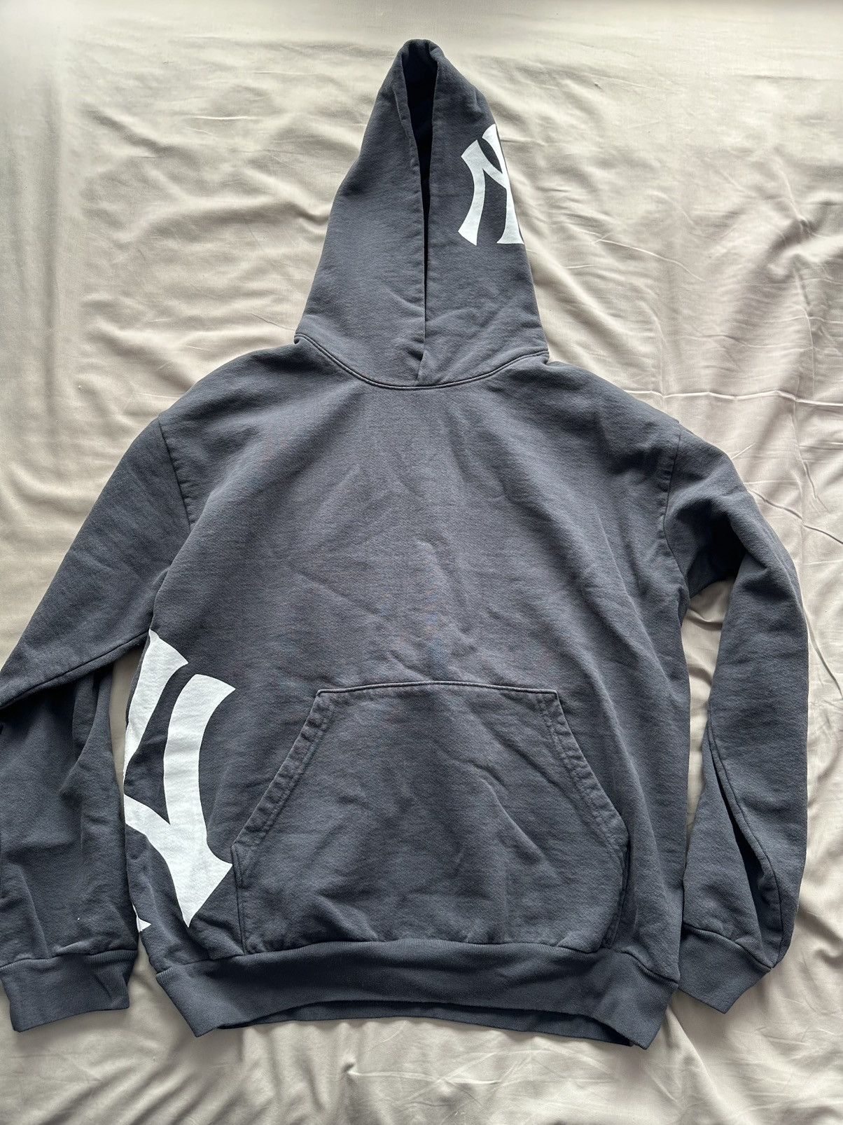 image of Gv Gallery Raspberry Hills X Hmdd New York Yankees Hoodie in Grey, Men's (Size Large)