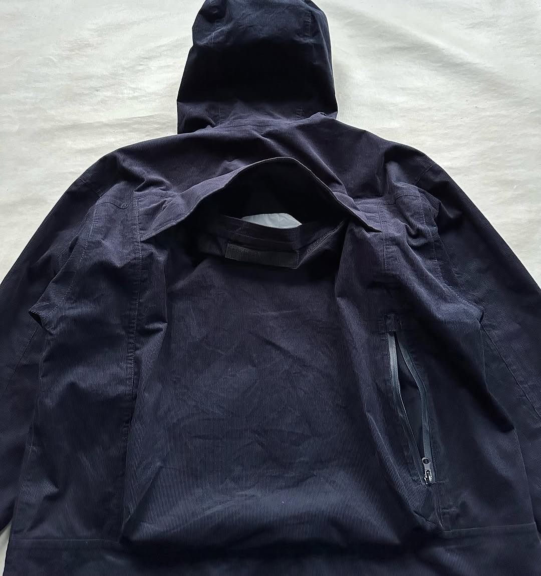 Designer × Mountain Hardwear F|ELDC0RE Mountain Sack Rain Parka Corduroy Dark Navy Size US L / EU 52-54 / 3 - 4 Thumbnail