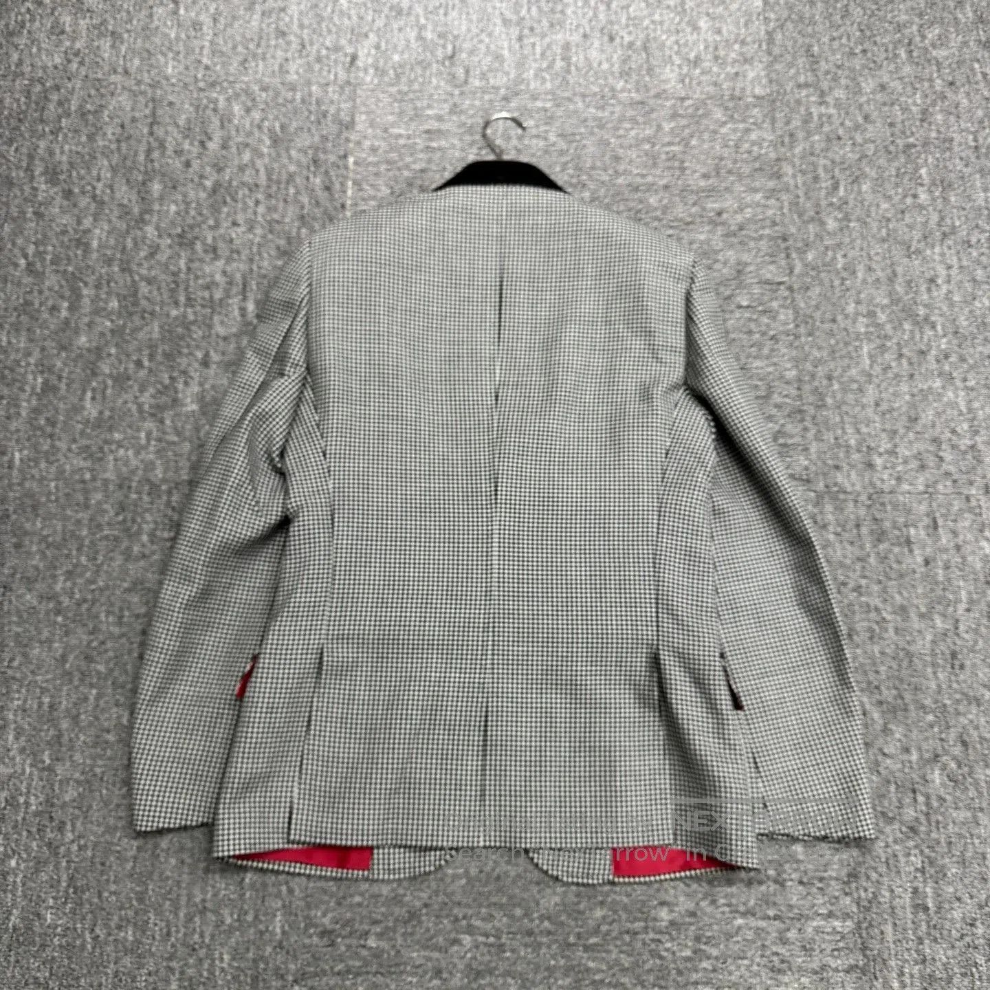 Gucci Beige Checked Blazer with Velvet Collar. Size US M / EU 48-50 / 2 - 5 Thumbnail