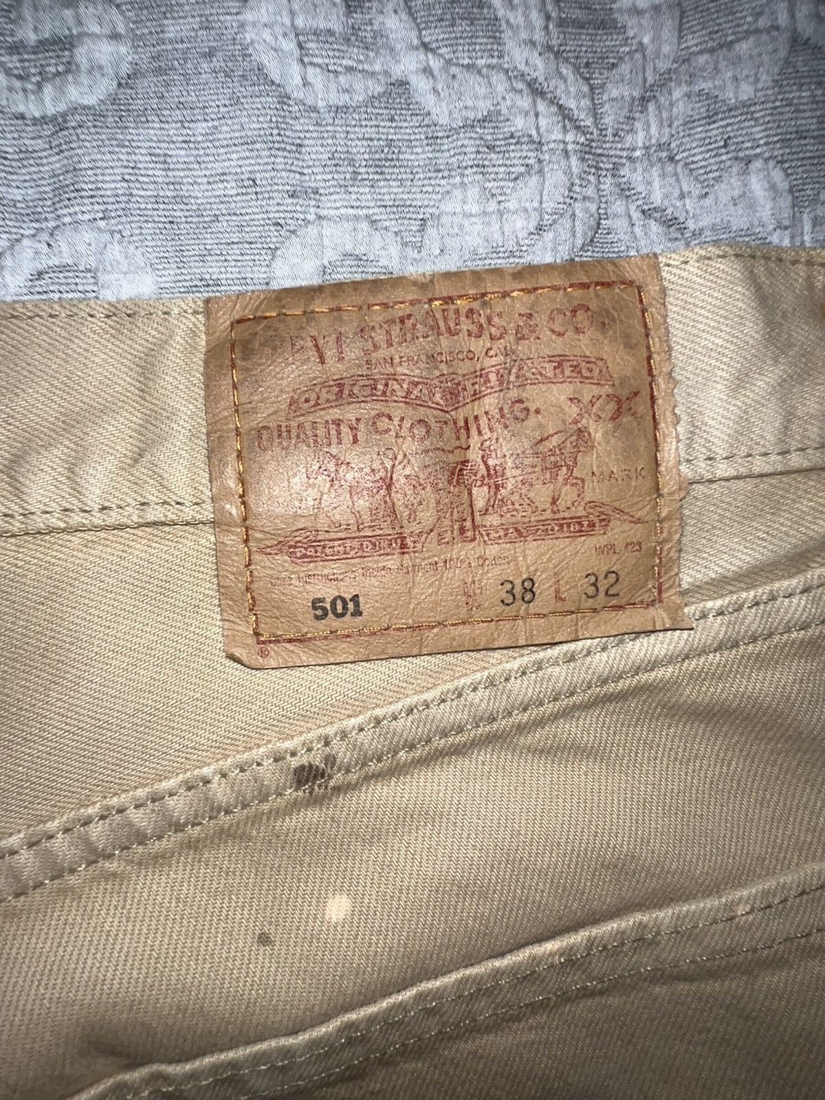 Levi's No Maintenance Vintage 1990s Bleach Splattered Levis Size US 36 / EU 52 - 3 Thumbnail